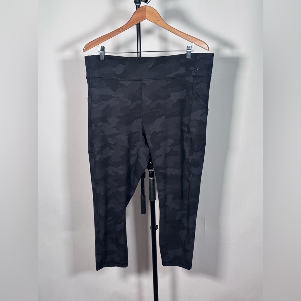 NWOT Lululemon Invigorate High-Rise Crop 23" Heritage 365 Camo Deep Coal Multi - Picture 5 of 6